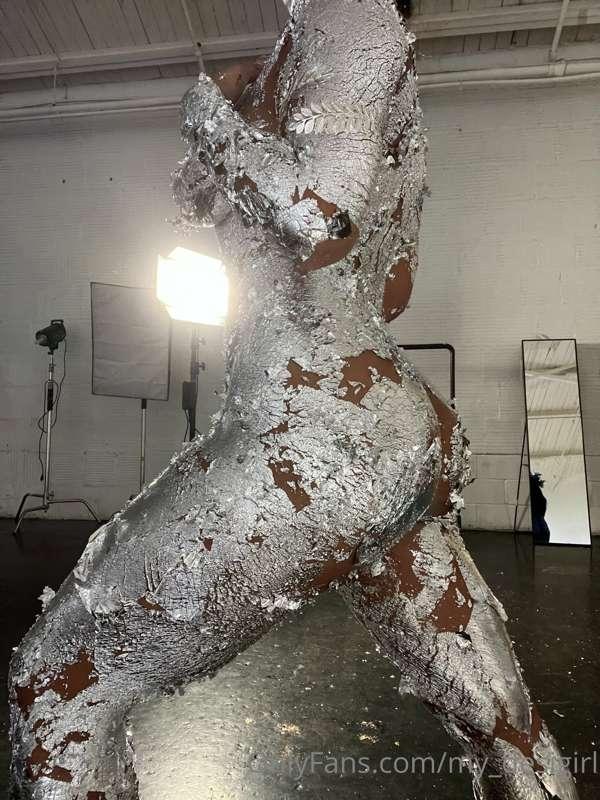 I’m way too excited to see the pics from this @devicartel sh..