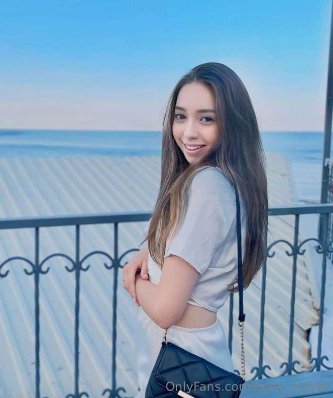 ## Free sub ❤️‍🔥 @miaang this busty horny girl loves jerking..