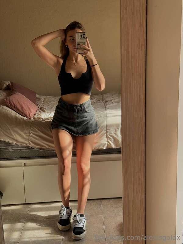 Just a girl with a camera and a whole lot of charm💋