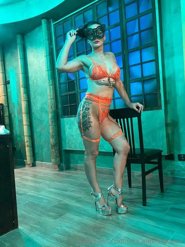 mia.alexis.queen image #2