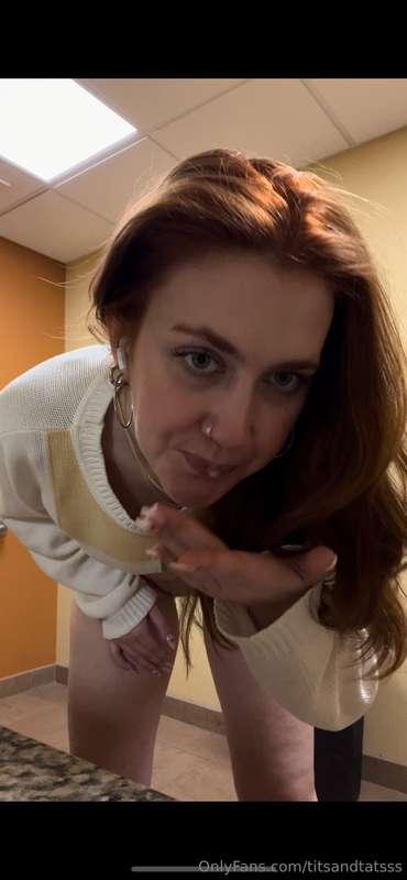 still being bad at work 😩🫠 care to watch?
tip $5 for the who..