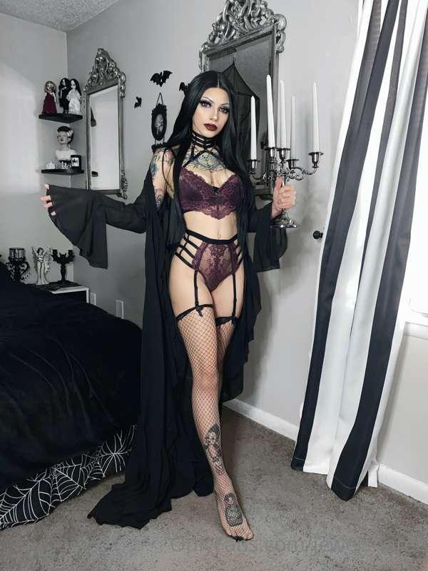 Let me haunt your house 🕯😘 Don’t forget to tip your favorite..