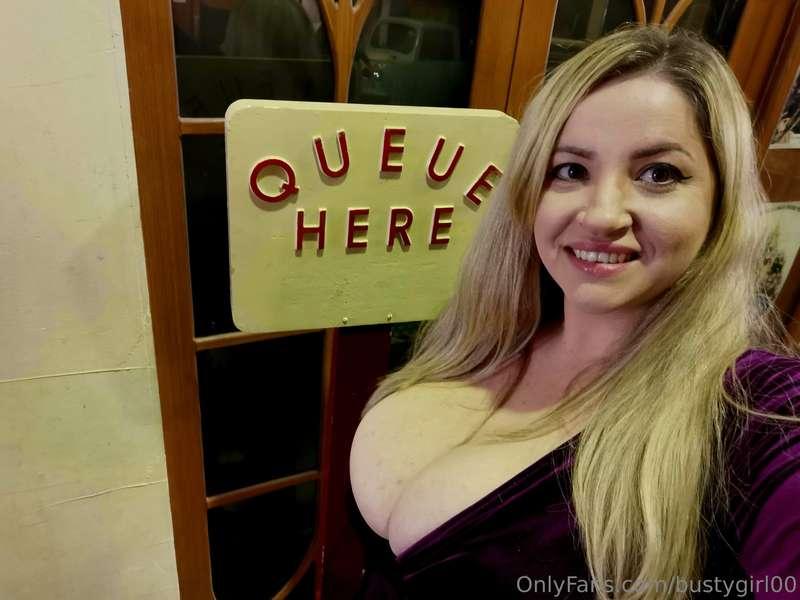 My new idea 💡 😂😂 "Queue here" for the motor boating experien..