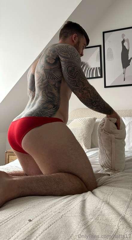 Let’s play a game… guess the size of my new briefs 😏🍑 We’re ..