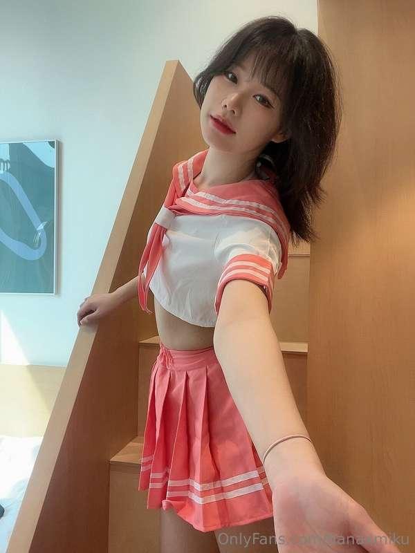 Grab my hand 👉👈