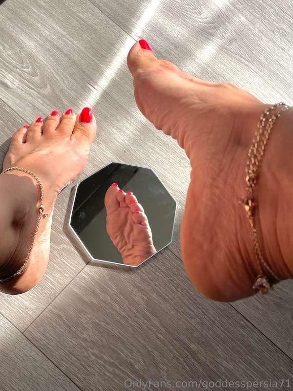 Do you like mirror shots?Onlyfans.com/sexyfeet47
