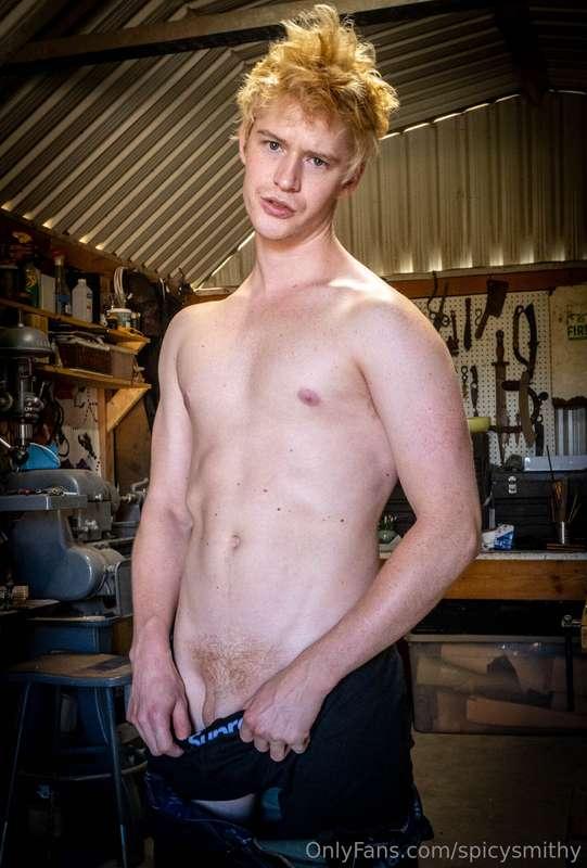 Stripping in the shop 😏 check your DM’s for the results ❤️‍🔥..