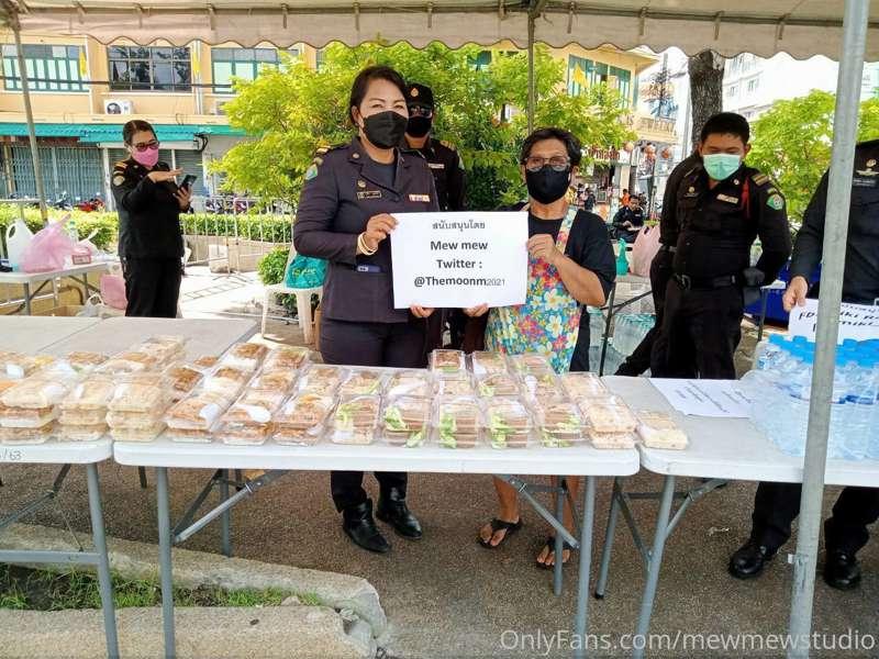 รายได้ส่วนนึงจากOnlyfans มิวได้แบ่งไปช่วยเหลือแจกข้าวกับคนที..