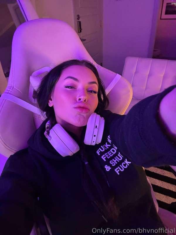 Are you busy? 😏I kinda need you to help me CUM💦🤭