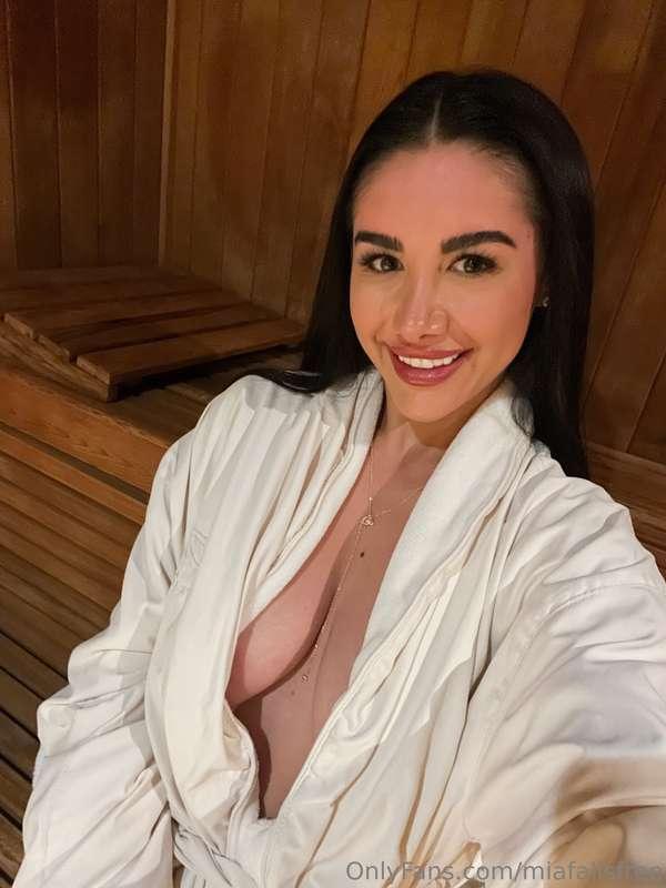 Hi babe! What a very good day to get laid.😘