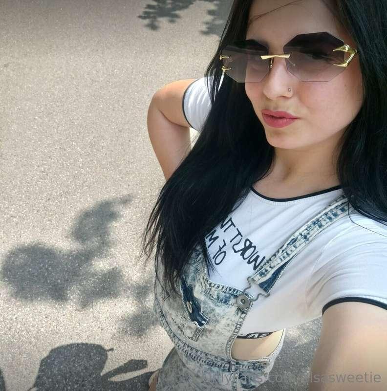 FEMDOM QUEEN @emily_wealthy 🔞🍀💐🍀 V I D E O .. C A L L 🍀💐🍀She..