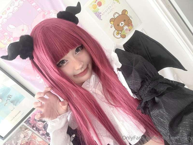 rate the cosplay!! 😈