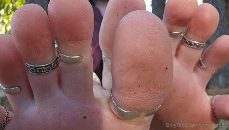 POV you're getting smothered by my feet.. 🤭💕