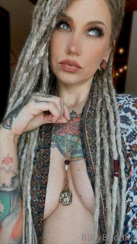 🔮What would you replace this crystal between my tits with?