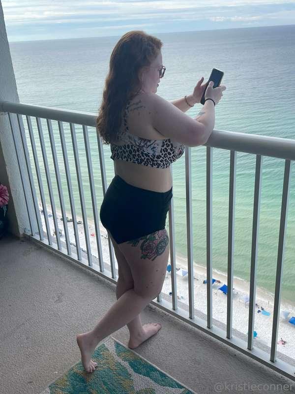 Beach times are the best times 🍍🌴🐬