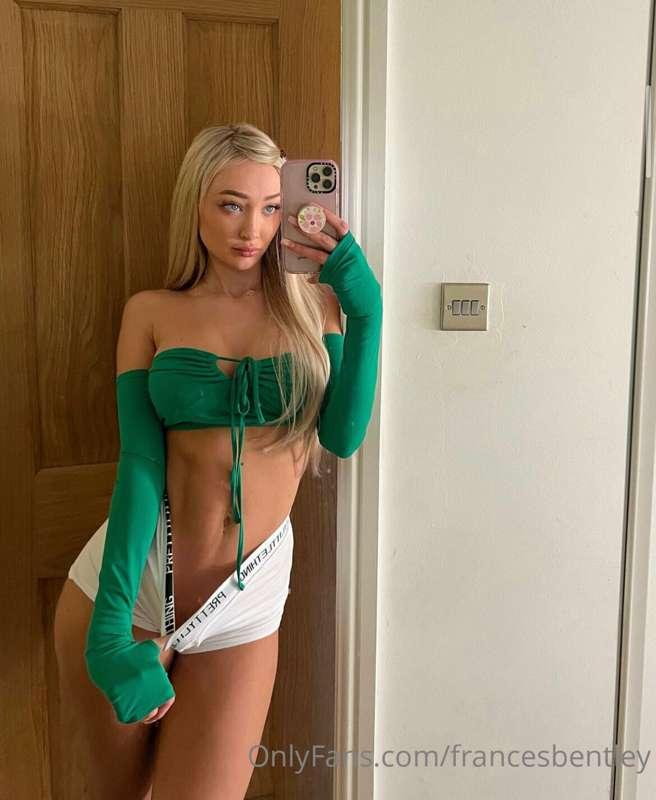 Feeling seductive and ready to tease 🥺