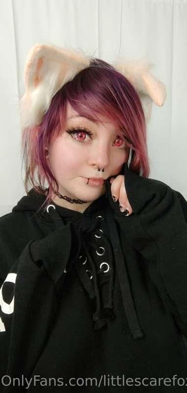 Little emo kitten shaking her ass like a good girl 👅💕🔥