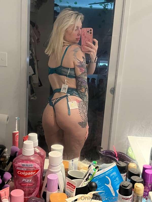 Should i wear my new set to the club ;)?