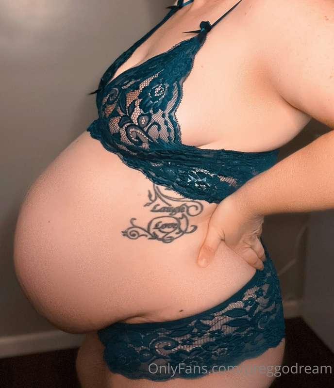 Baby got bump 🤰🏻