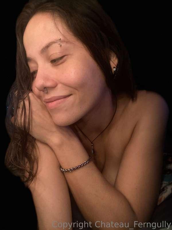 Not a thing between me and the lens. Nothing 😏🍑🍒