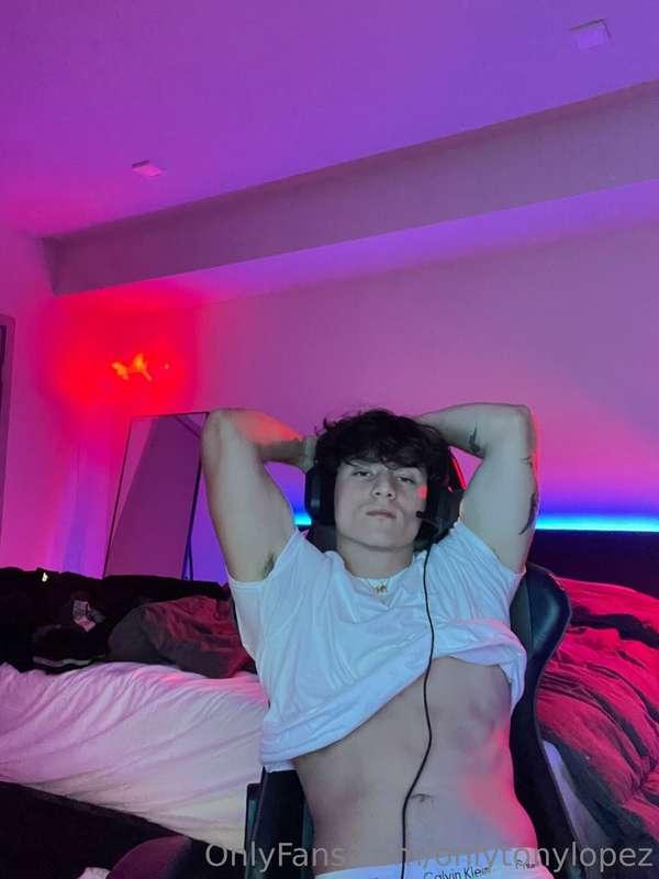 who knew that winning a COD tourney would end up up with me ..