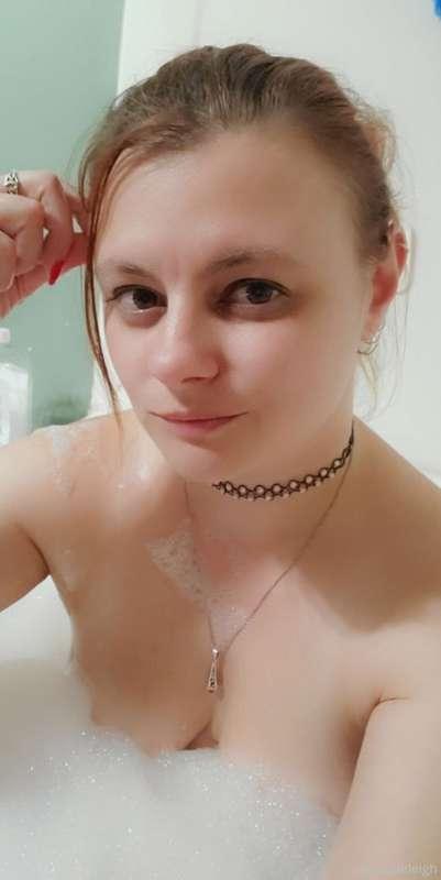 Just enjoying a nice Sunday morning in the tub 😌