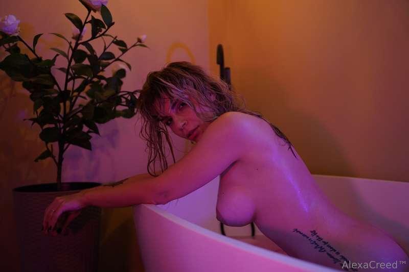 Wet Wednesday. Hop in the bathtub with me!