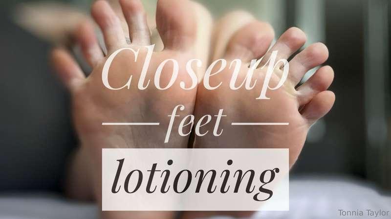 Closeup FEET lotioning - Foot Fetish 👣