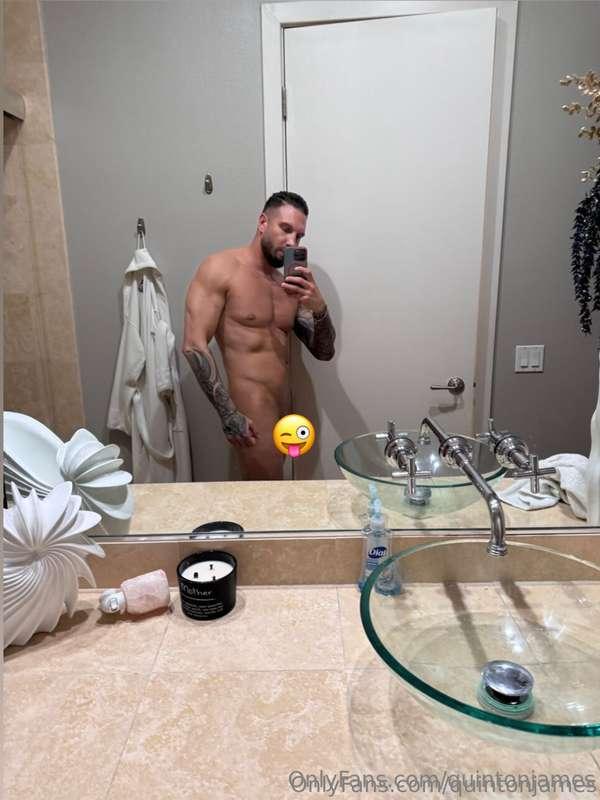 Let's get down and dirty tonight! DM me! 🤤