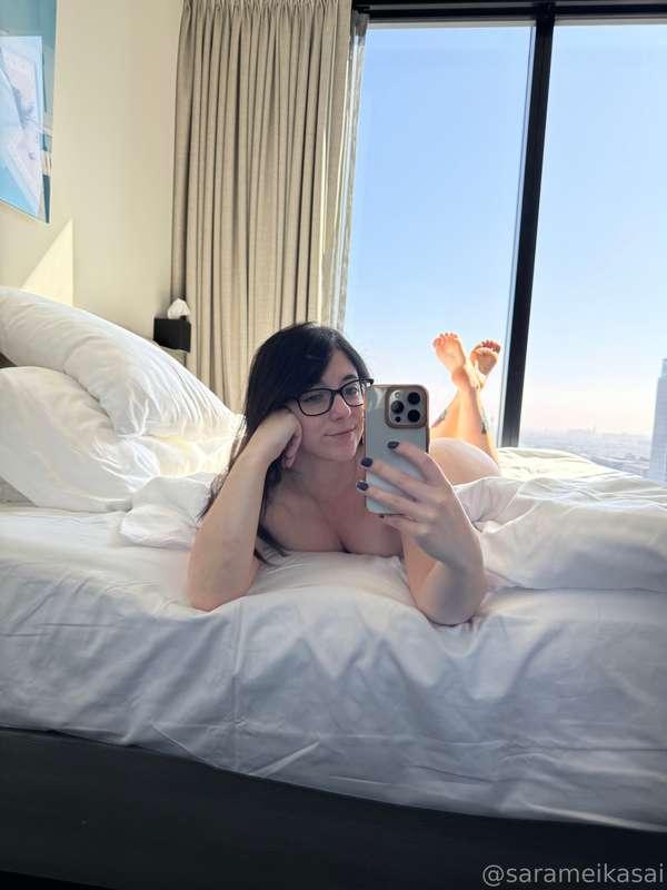 Taking slutty pictures and videos from my hotel room hehe ❤️..