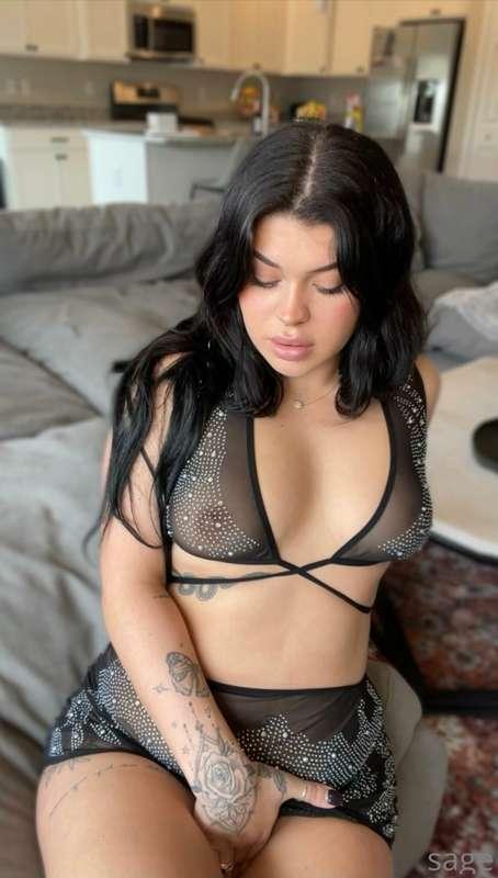 tip $10 if you’d fuck me 😩👀