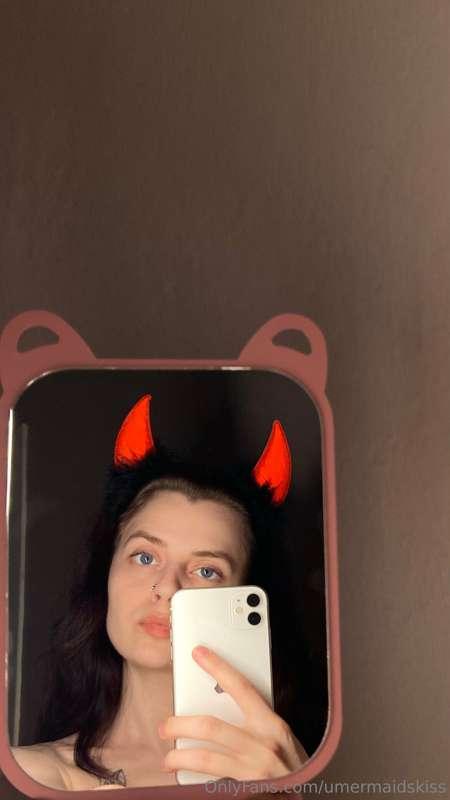 u liked my succubus photos? not yet?! check ur dm rn!! 😱