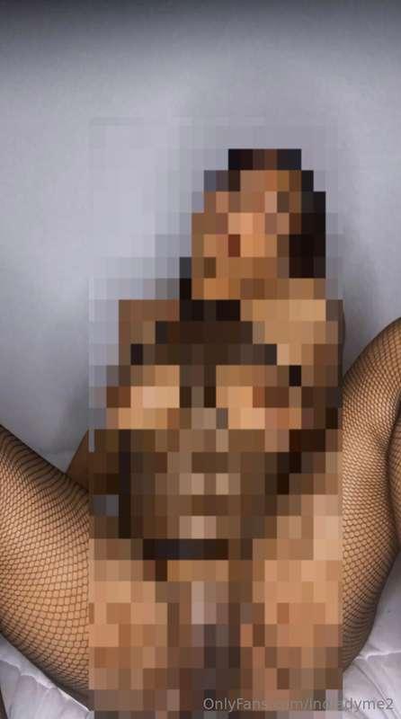 Bra off. Nips out. No. Fucks. Given. I’m finally freeeee👅