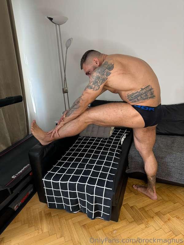 Warming up before going into an intense action..🤤 Do you war..