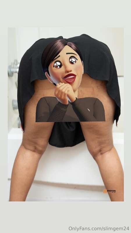 What's under my skirt??😏