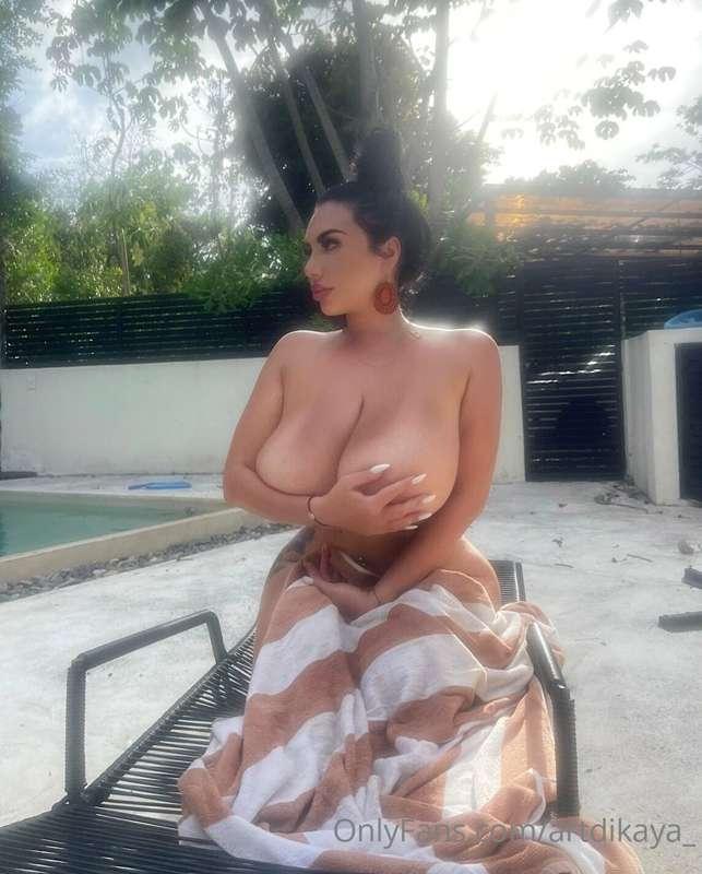 Can you help me relax? I need someone who can make me feel b..
