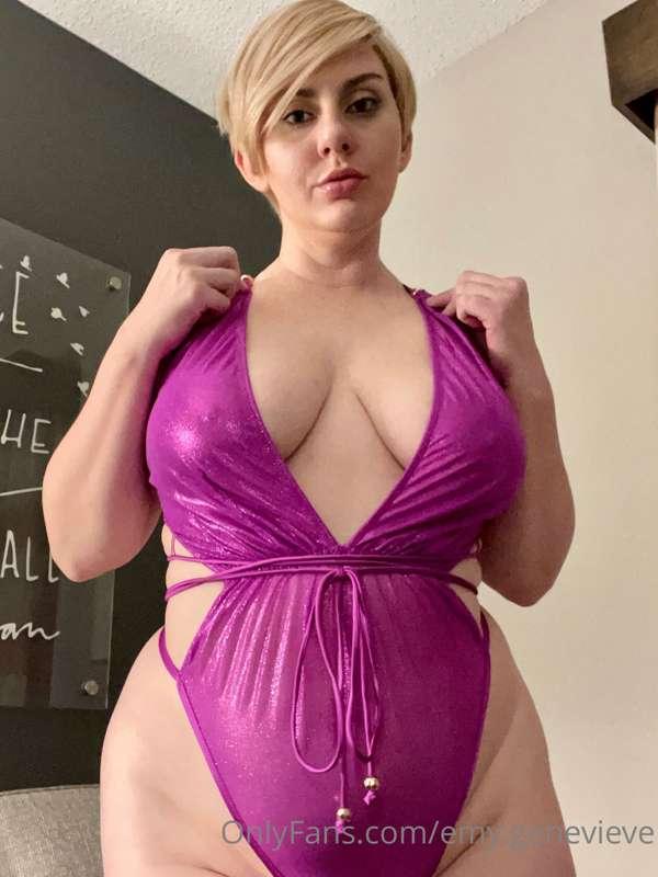 Do you like this color on me? 🔮🧞‍♀️🎆