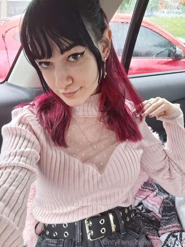 What's your favorite thing to do on a rainy day?☺️