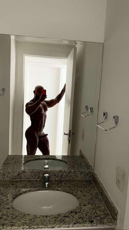 A muscle sculpture for you to appreciate 🔥