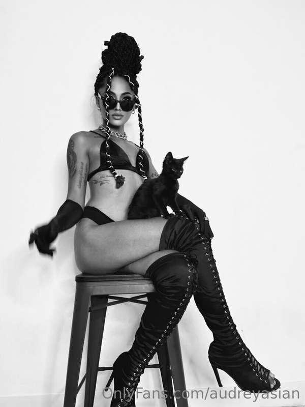 Caption this picture,the best caption can get special pictur..