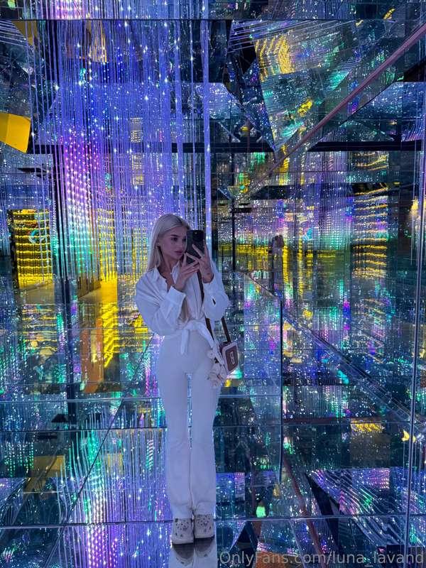 Will you go to the moon park with me? 😻