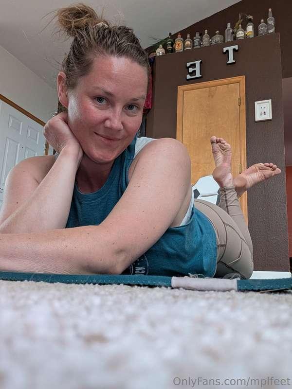 You will love watching my feet and ass in this killer and wo..