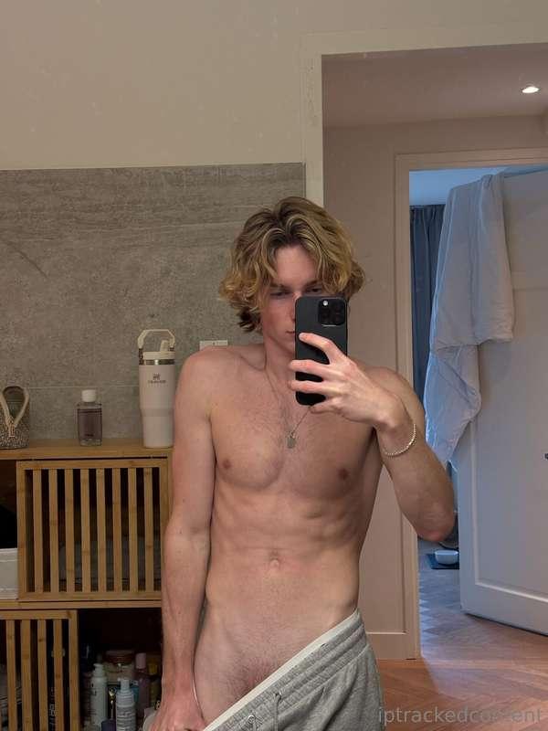 i have a strong craving to take my pants off