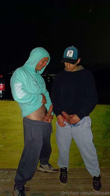 Uff qué rico juntar la verga del @benjax94 con la mía 😈 Y lu..