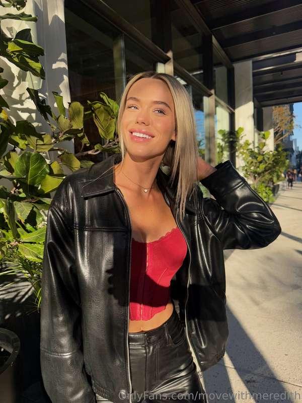 Hotter than fresh pancakes💋