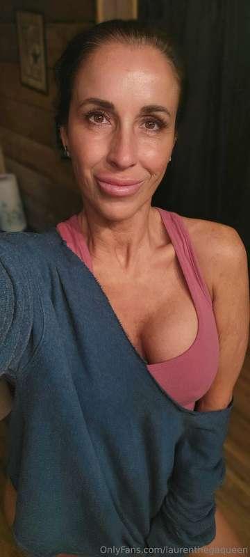 Enjoy your Saturday and be thinking about my holes... plz? 😈..