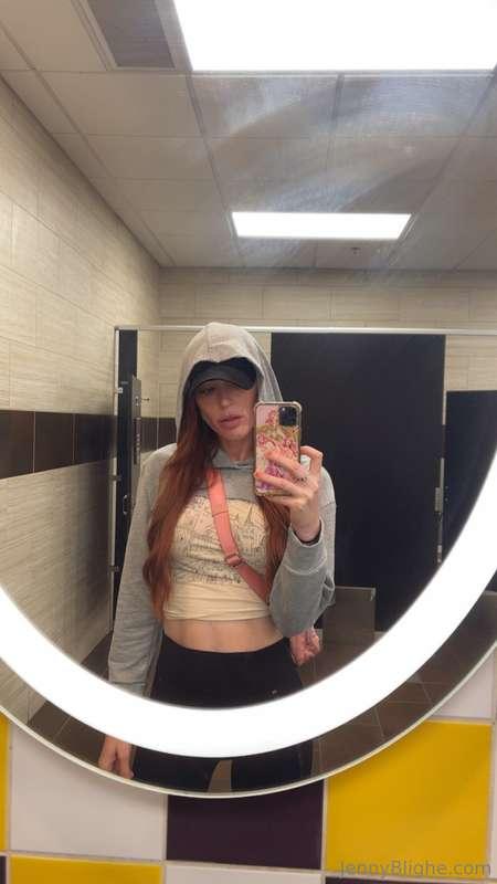 Walk me to the bathroom 😘