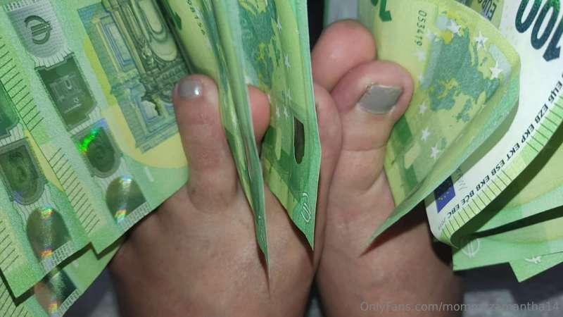 Make it rain baby 💶😘