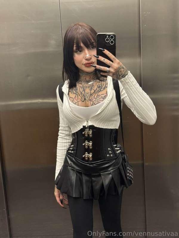 You want more? Then get on your knees and send me a message ..