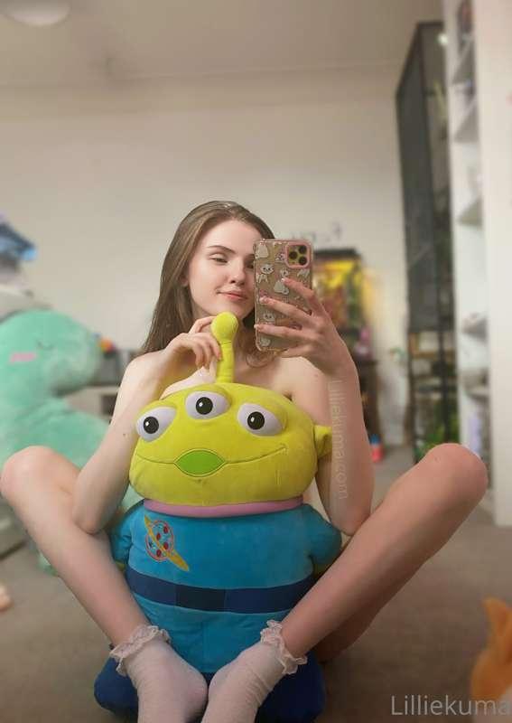 i love this alien 👽 do you wish my legs were wrapped around ..